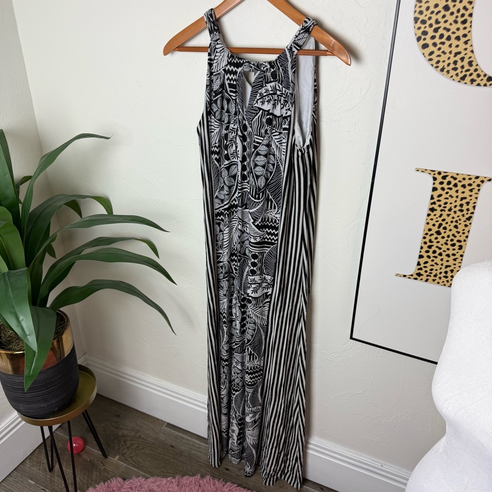 Chico’s Black & White Mixed Print Sleeveless Jumpsuit – Size 1 (8/10)